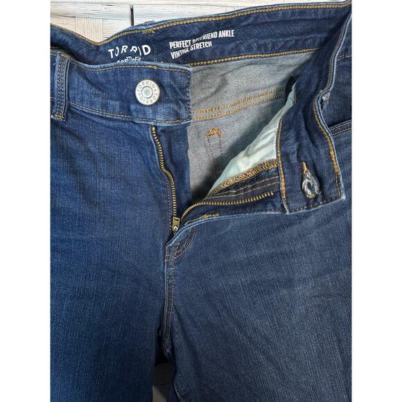 Torrid women’s perfect boyfriend cut straight leg medium wash low rise plus size - Picture 3 of 12
